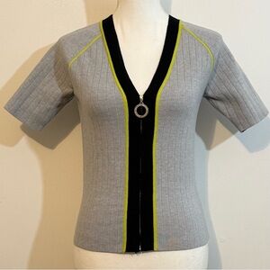 NWOT Bebe Ribbed Zip Front Top | Short Sleeve Sweater | Gray |Size Medium